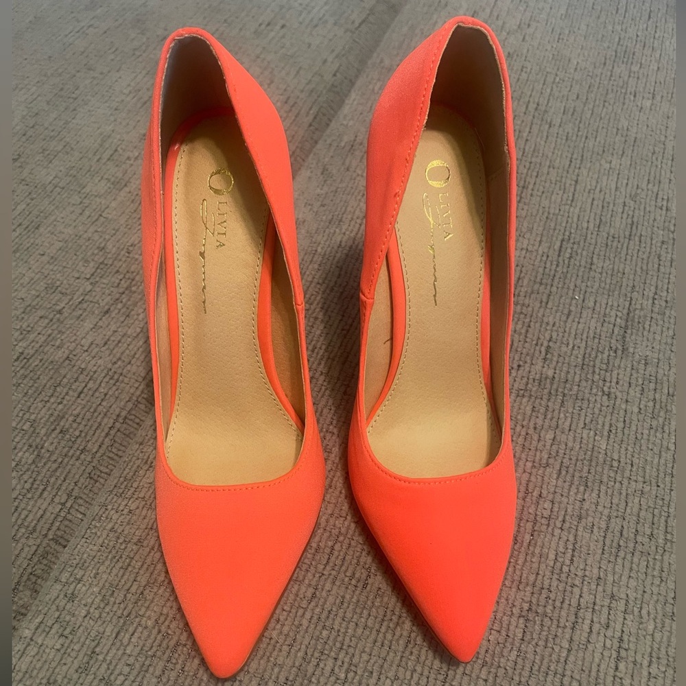 Olivia Zimmerman neon orange stilettos
